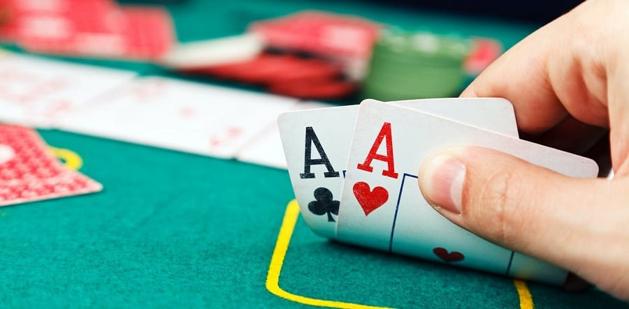 Thứ hạng bài trong poker như thế nào?