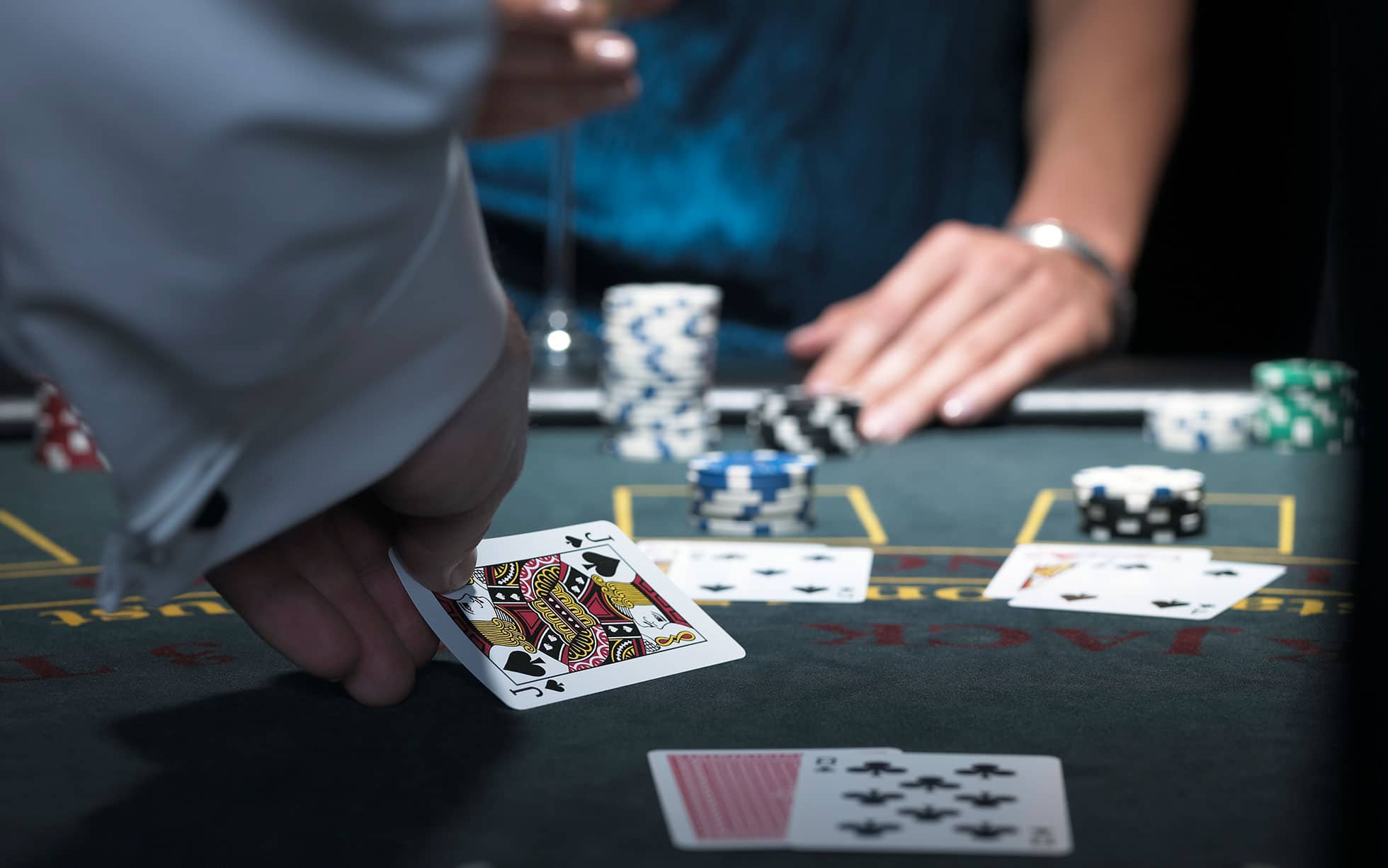 Tìm hiểu một số lệnh bài trong game blackjack mà bạn nên biết?