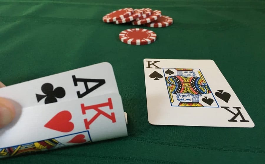 Cách so bài trong trò chơi Poker