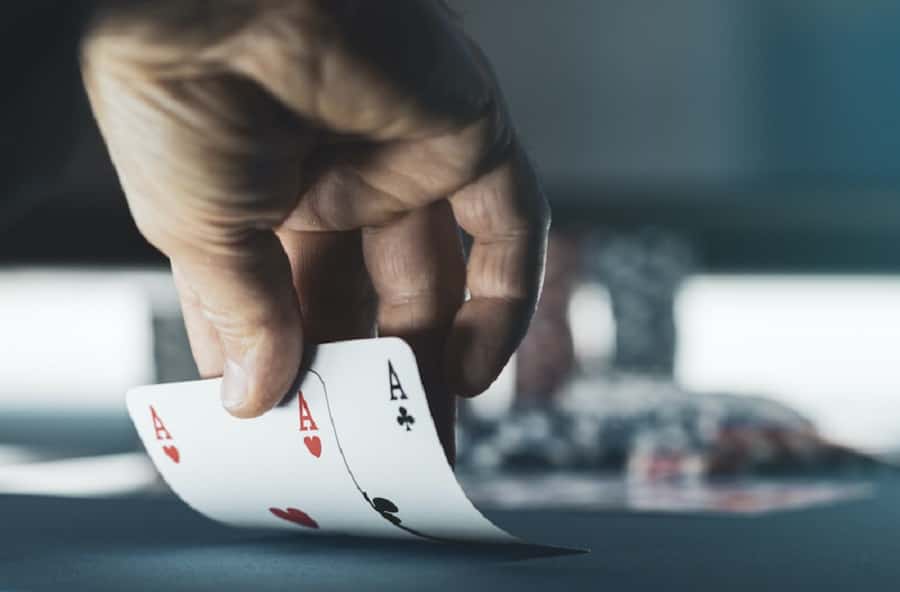 Làm thế nào để chơi bài Poker hiệu quả và thắng đối thủ dễ hơn?