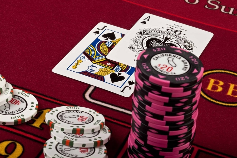 Chơi Blackjack như một chuyên gia với những kỹ thuật đánh bài sau