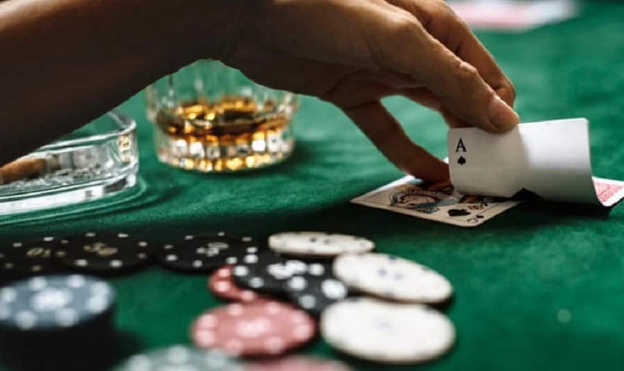 Những bài học cần tìm hiểu để nâng cao kỹ năng chơi Poker